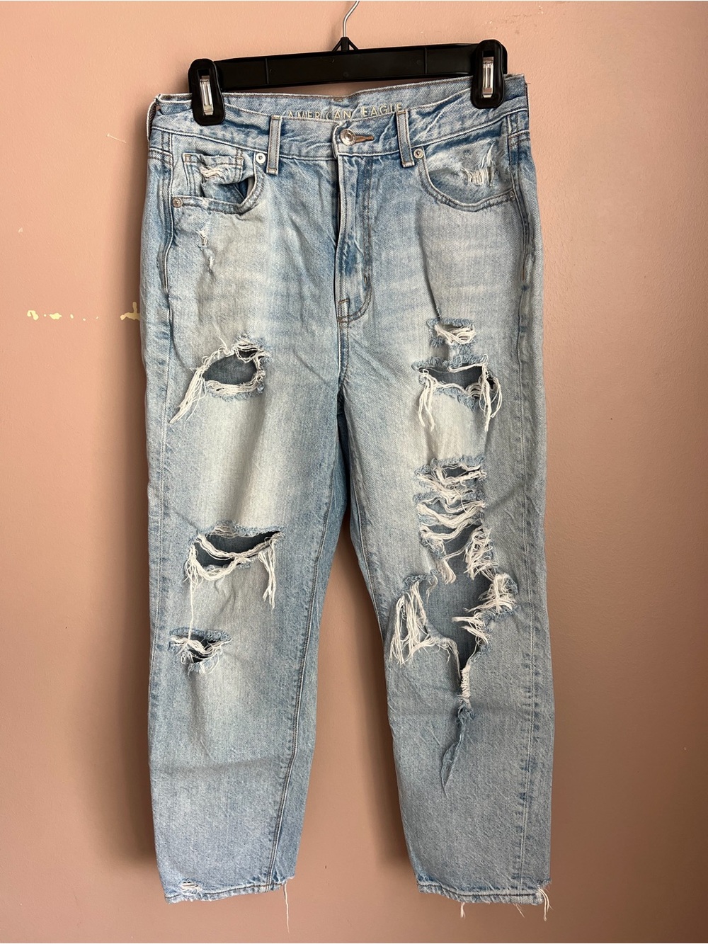 American Eagle Outfitters Light Blue Distressed mom Jeans 4 xshort